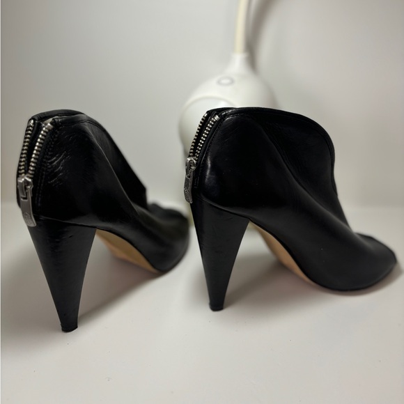 Vince Camuto Peep-toe Bootie, Sz 7 - Picture 2 of 3